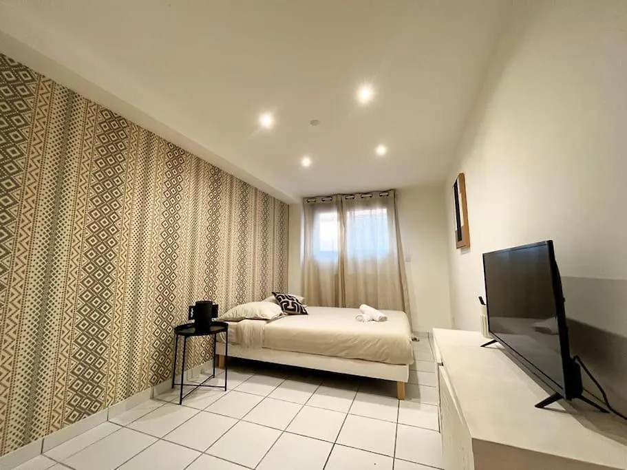 Suite Elton Villeurbanne Apartment